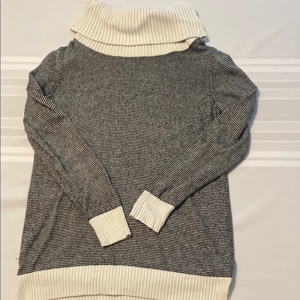 LOFT Brand Women’s Black and Cream Turtleneck Sweater